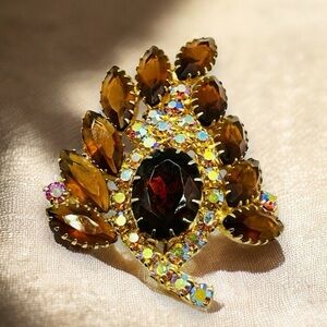 DAZZLING Vintage Smoky Topaz Root Beer Rhinestone AB Aurora Borealis Leaf Brooch